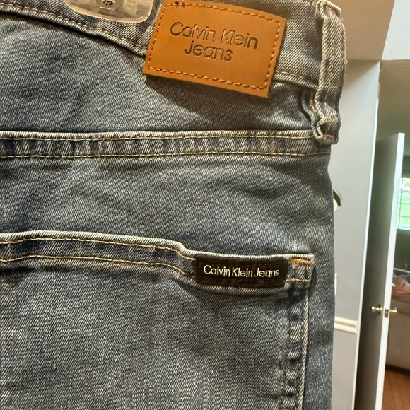 Calvin Klein Jeans Women's Straight Leg in Blue - Picture 6 of 6